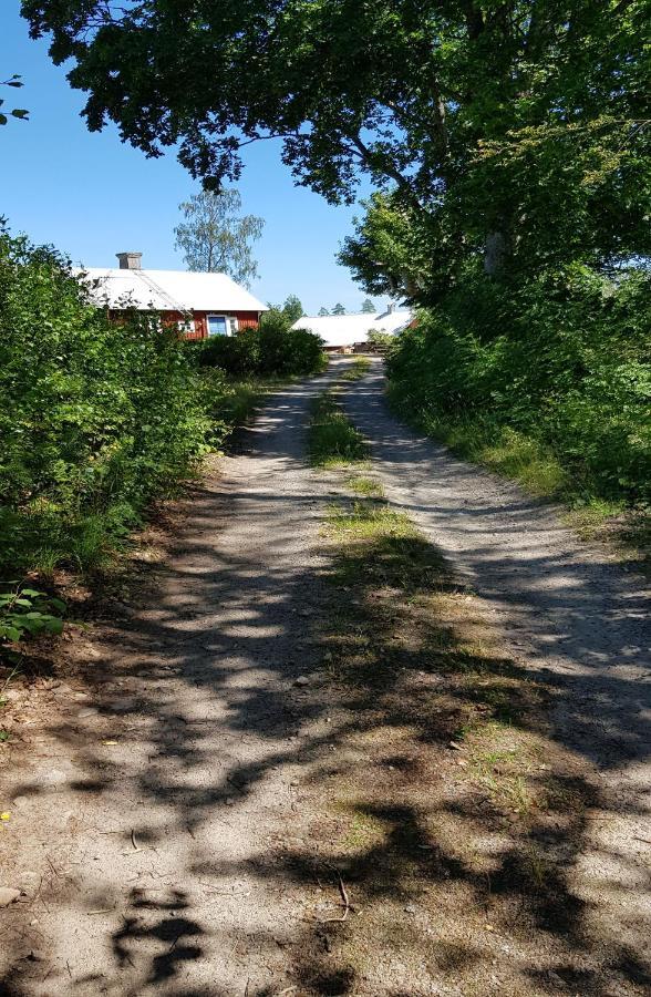Stroenhult Farmhouse By The Lake Stronhult Exterior photo