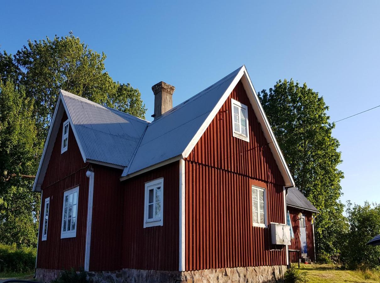 Stroenhult Farmhouse By The Lake Stronhult Exterior photo