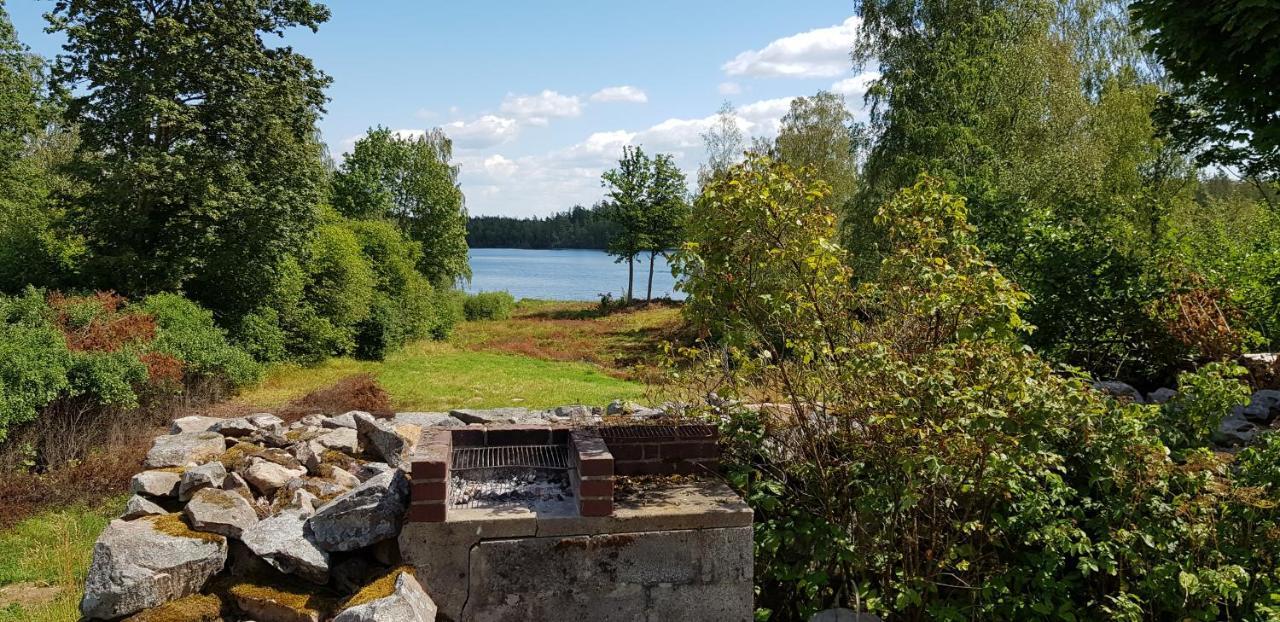 Stroenhult Farmhouse By The Lake Stronhult Exterior photo